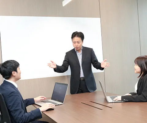 保険会社立ち上げのプロジェクト会議