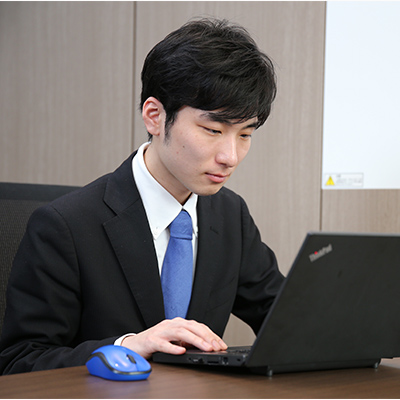 日中働く様子です
