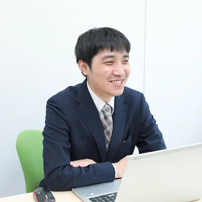 仕事のプログラミングをしている様子です